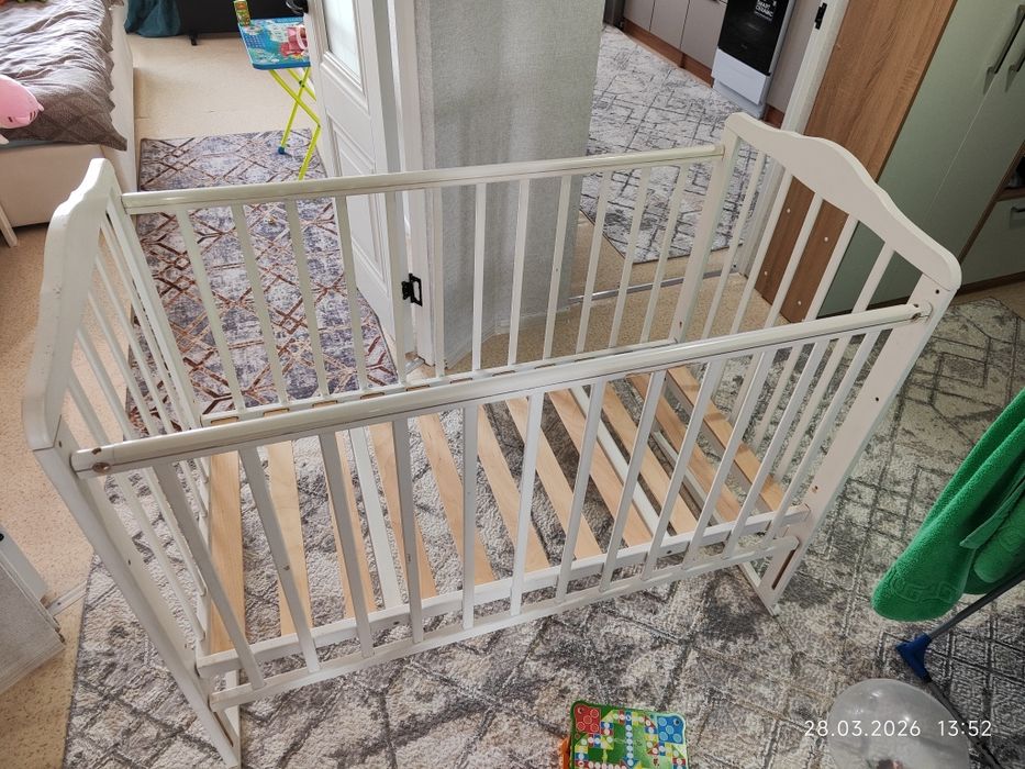 Детская кроватка с матрасом