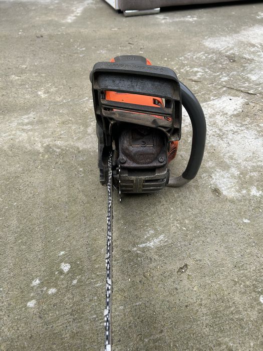 Vînd Huzvarna 550 adusa din Germania eu am lucrat cu ea e ca noua