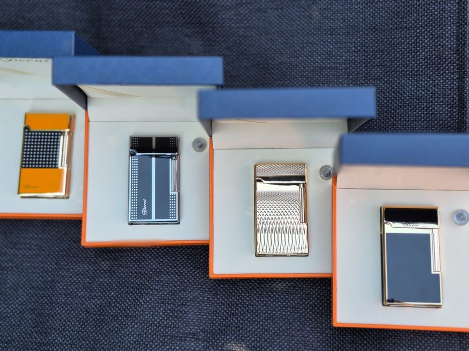 Луксозна газова запалка Derui с подарък резачка за пури,четири цвята