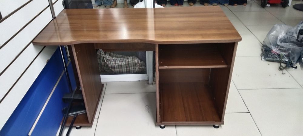 Продам ікомпьютерный  стол