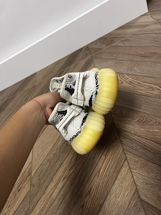 Adidas Yeezy Boost 350 V2 Zebra