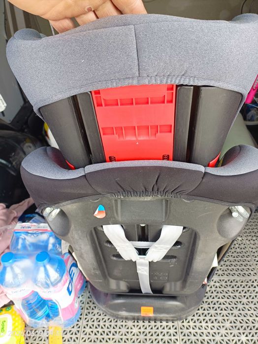 детско столче за кола.