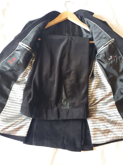 Продаю костюм в школу