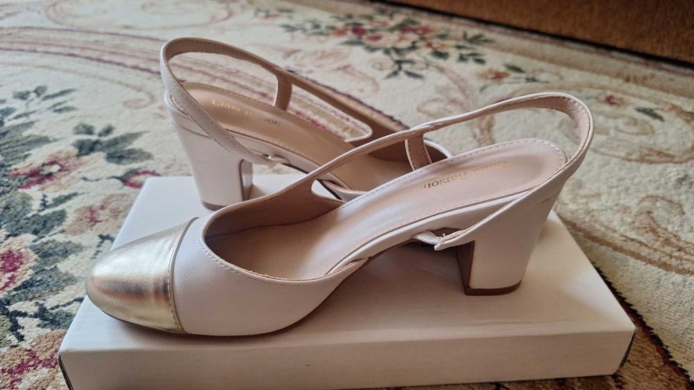 Vand pantofi dama marimea 38