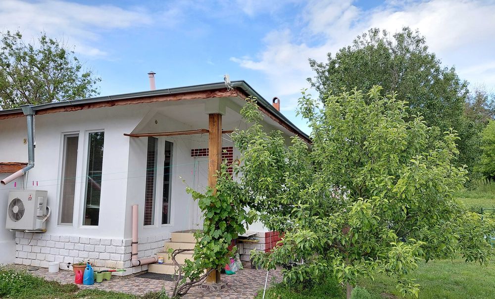 Имот с.Одринци - 2 къщи и парцел 1400 кв