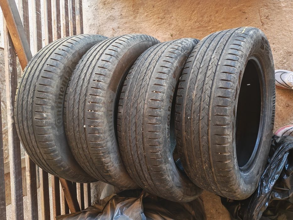 Vând 4 cauciucuri de vara Continental 215/60/R18-H98