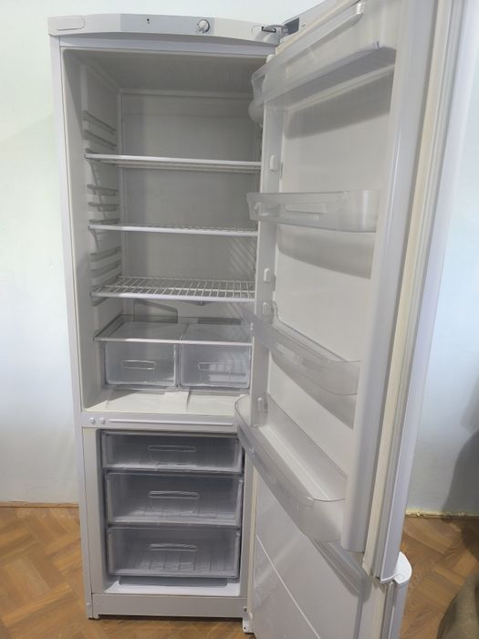 Продам холодильник INDESIT