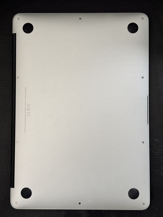 MacBook Air 13” 2017 – i5 / 8GB RAM / 128GB SSD + Încărcător