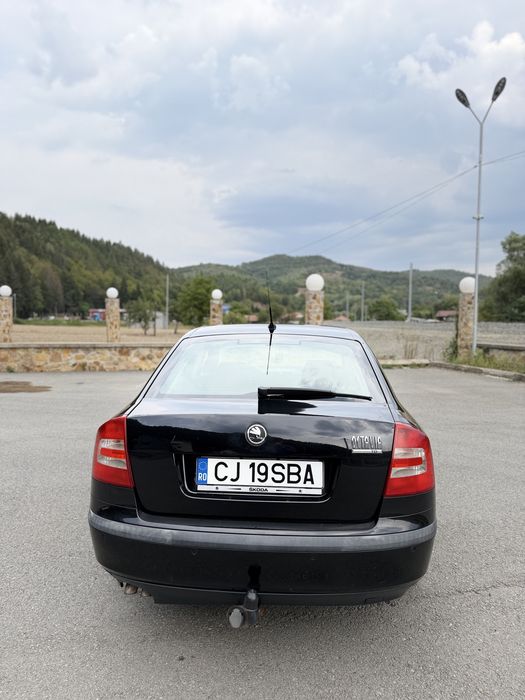 Vând Skoda Octavia II