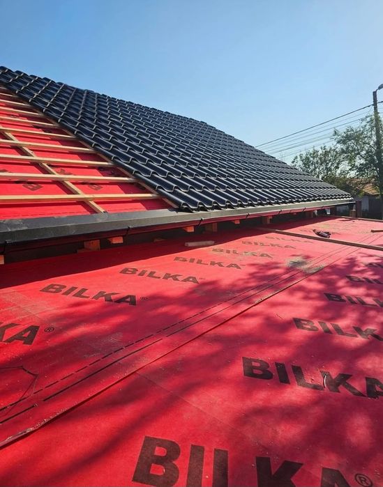 Montaj acoperiș cur