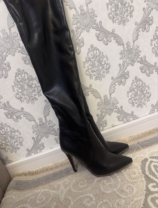 Эффектные сапоги-чулки на каблуке