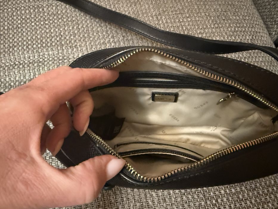 Черна чанта Guess