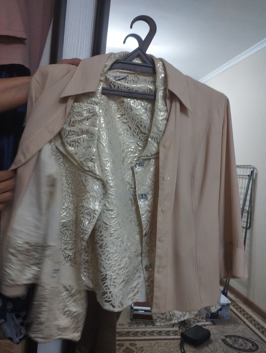 Продам платья, костюмы разных материалов