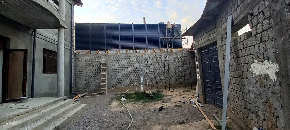 металлическийе заборы-жалюзи современно и надежно.