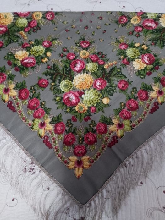 Batic , Sal model tfaditional , cu imprimeu floral