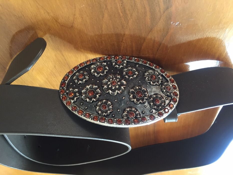 Продавам елегантен колан