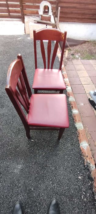 Масивни дървени столове