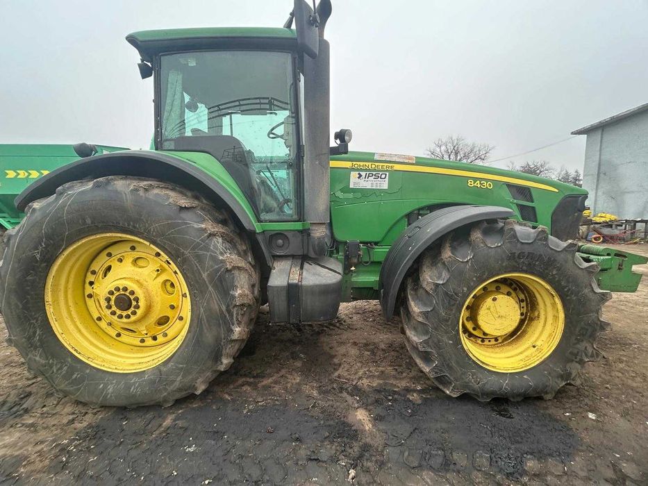 John Deere  8430