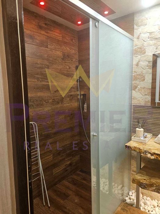 Дава се под наем Тристаен апартамент в Варна, Център - 100 кв.м за 1600 € - Снимка #10