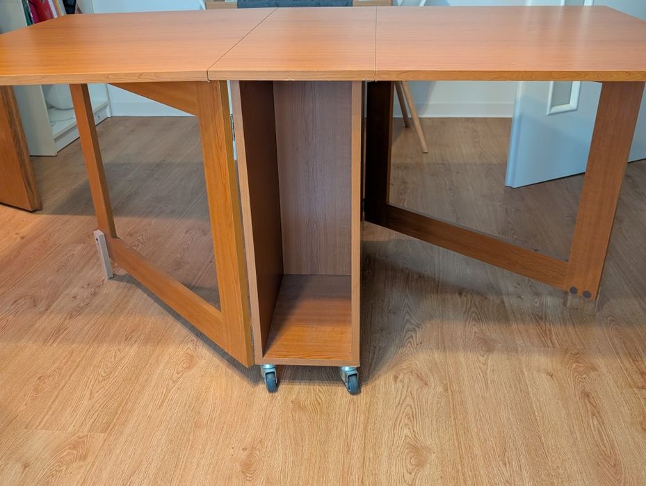 Vând Masa Pliabila 156cm din pal cu role