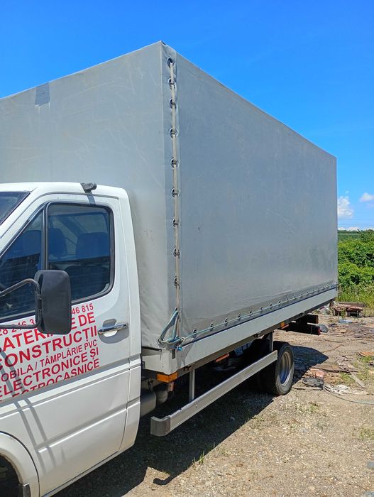Camioneta cu prelata