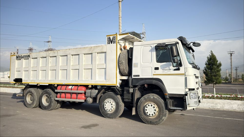 HOWO samosval 8x4 40 tonna 30 kub