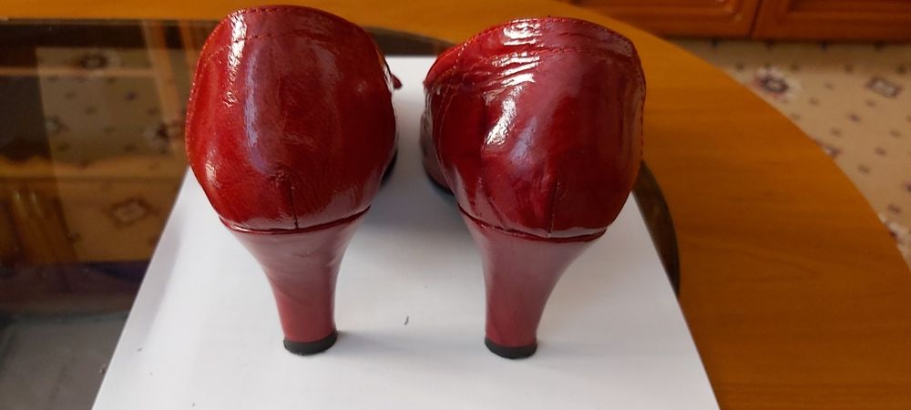 Pantofi roșii din piele Elegance Collection