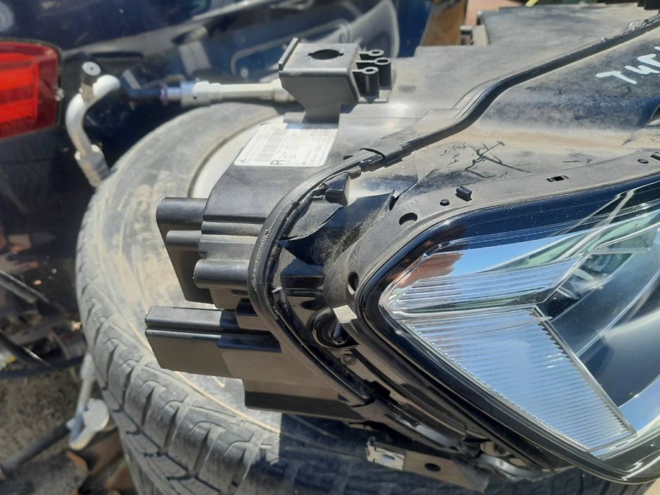 Десен фар за фолксваген тигуан