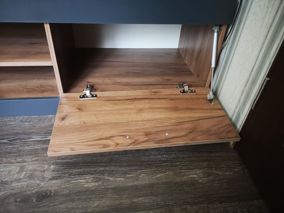 3 броя шкафове за хол