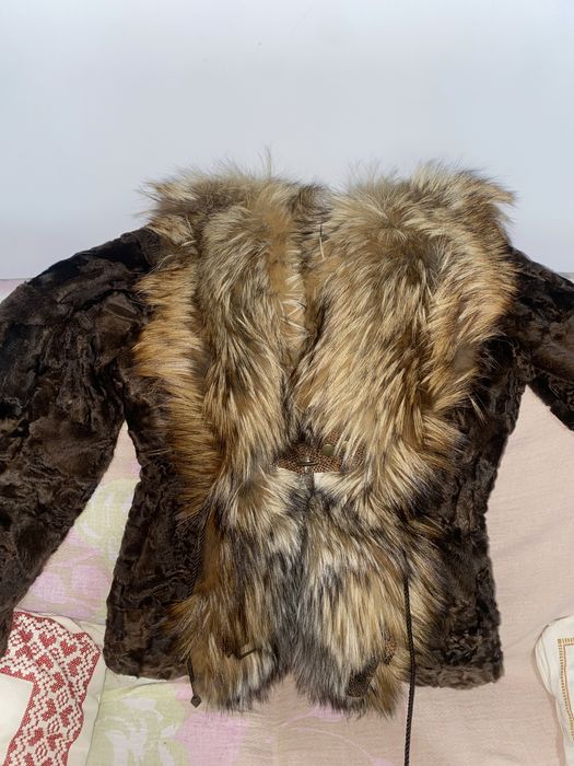 Haina de blana de astrahan purtată doar de doua ori in state perfecta