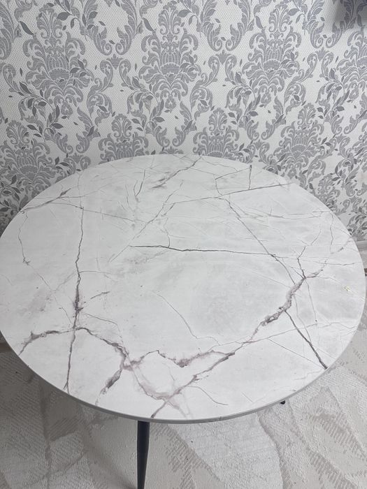 Продам стол в отличном состоний