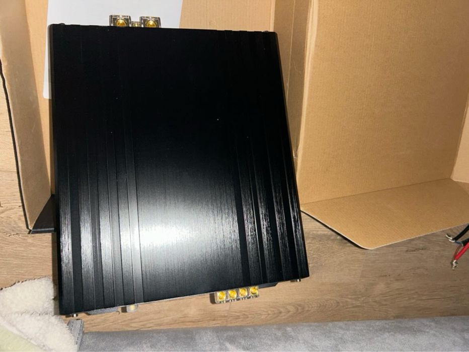 Amplificator 2 x 1200 w rms