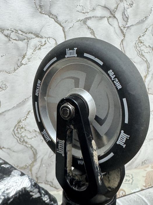 Продам трюковой самокат Limit