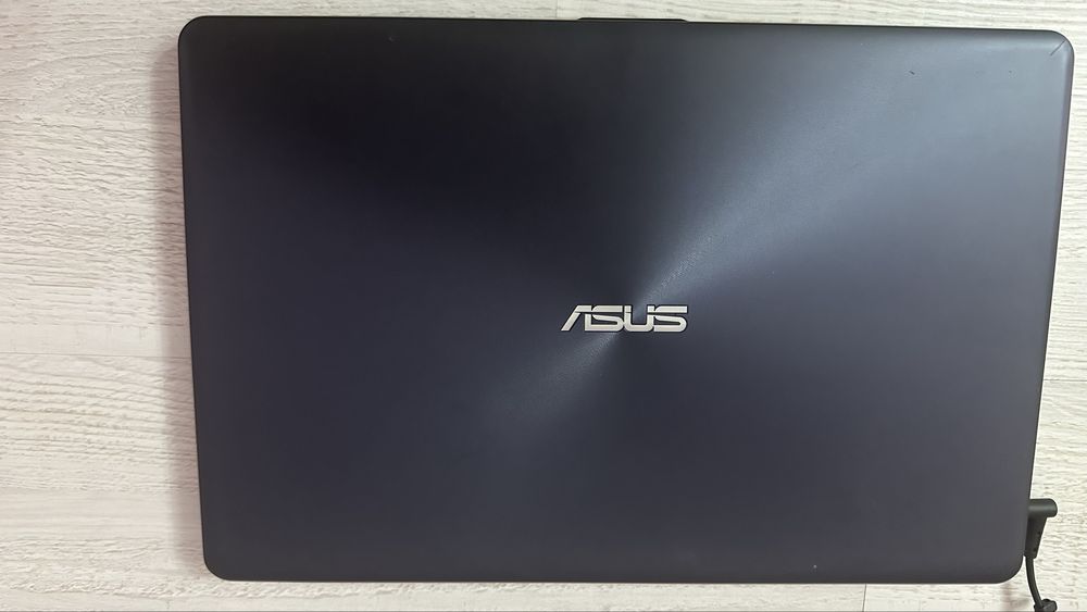 Ноутбук ASUS, модель X542UR, диагональ 15,6’’ + мышь, сумка, колонки