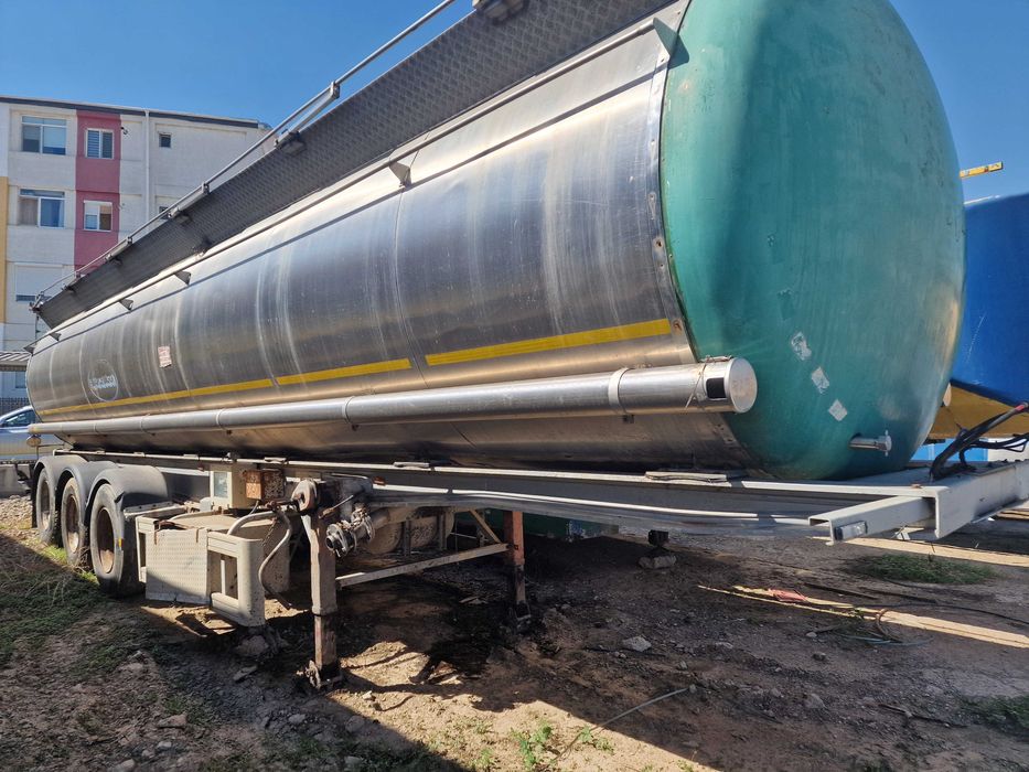 Vannd 3 semiremorci cisterna 3 axe