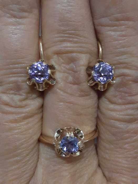 Серьги и кольцо с александритами. 583 проба.