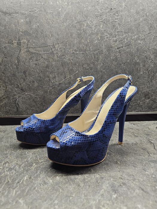 Дамски обувки с висок ток