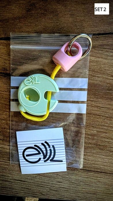 Accesorii (set cadou) pentru Kendama: ață, breloc, port-kendama (husă)