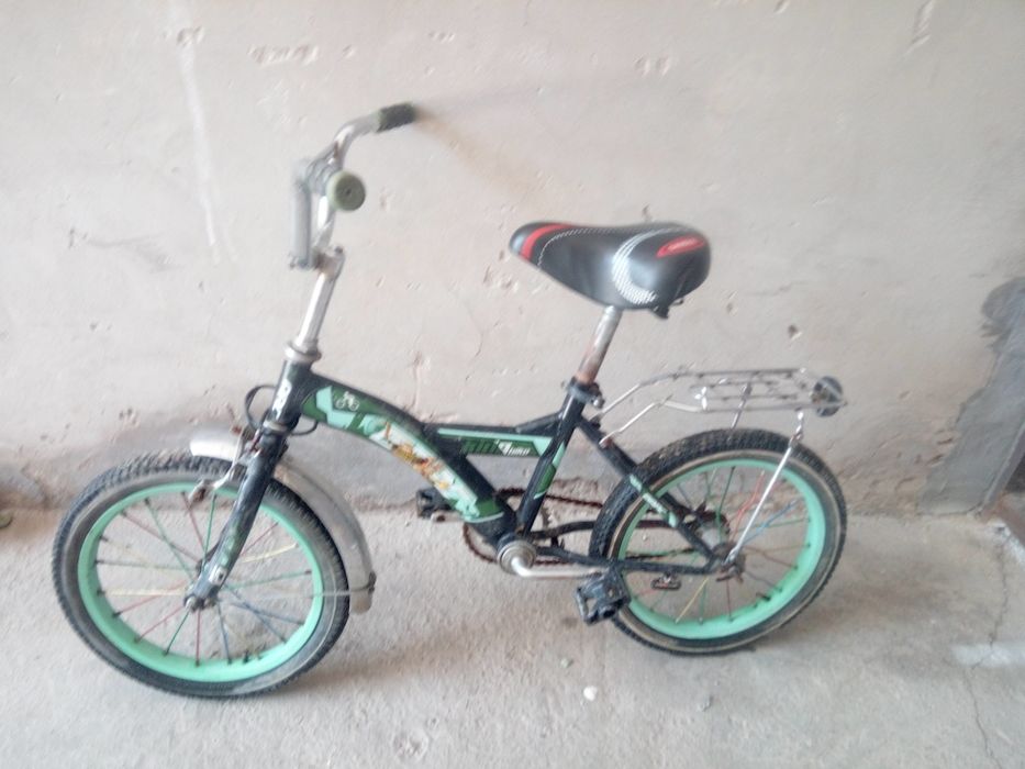 Bolalar velosipedi sotiladi