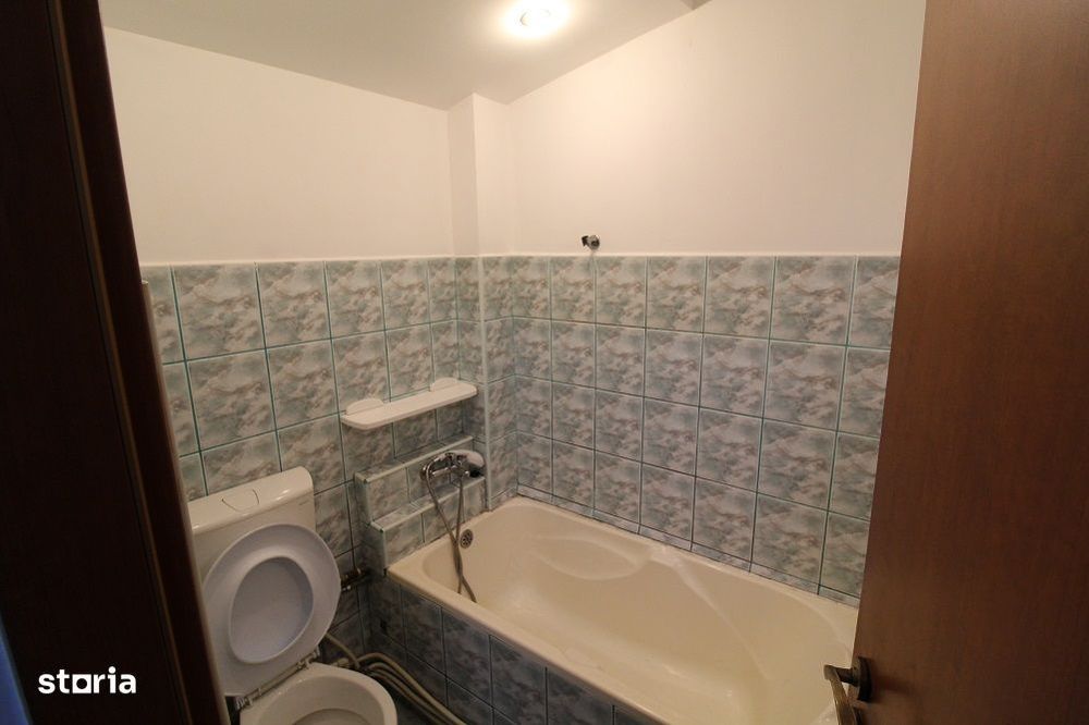 Vând apartament 4 camere în Hunedoara, Micro5/1-Poștă, parter înalt...
