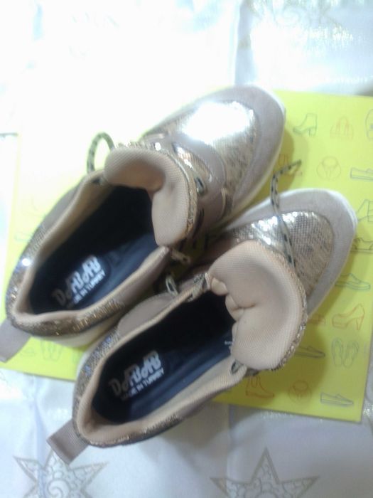 Дамски сникърси в цвят капучино и злато  N:38