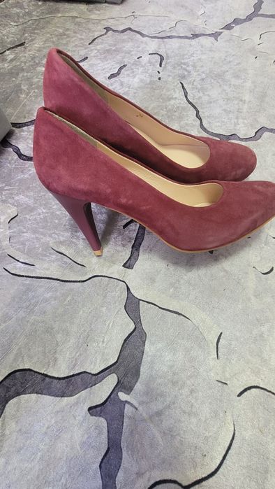 Продам туфли на каблуке не дорого