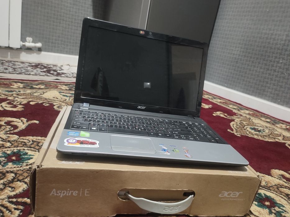 Noutbuk Acer 7 coray