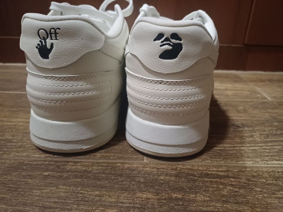 Обувки off white