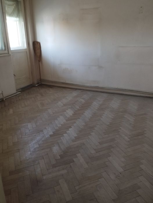 Vând apartament cu 2 camere, etaj 3 , zona gării !