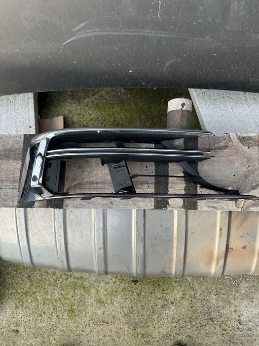 Audi A8 D5 Оригинална дясна решетка