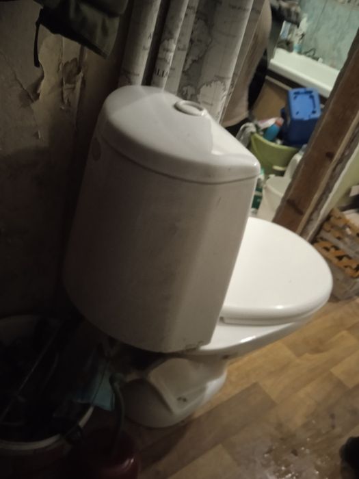 Продам унитаз в хорошем состоянии