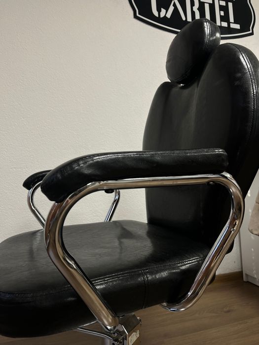 Стол фризьорски/бръснарски