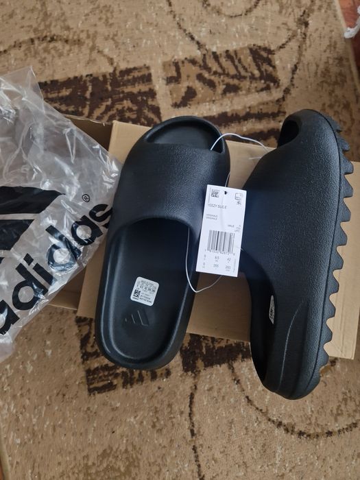 adidas yeezy slides