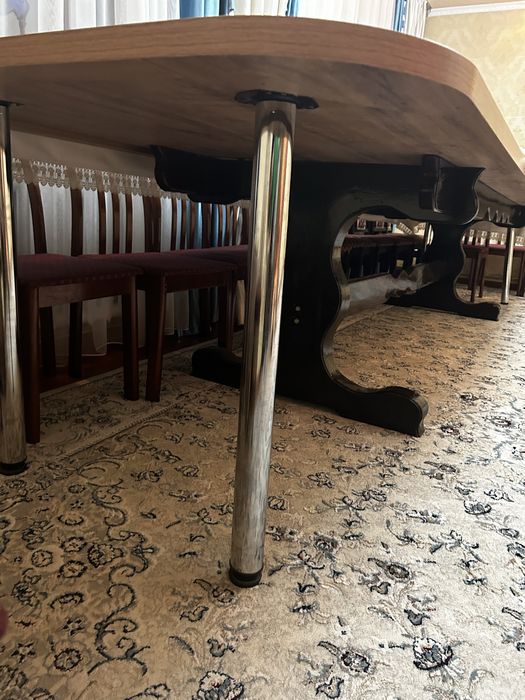 Стол со стульями